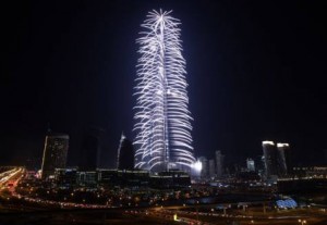 Fireworks blazing from both sides of Burj Dubai 